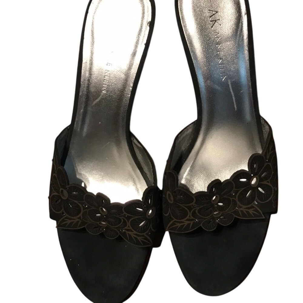 AK Anne Klein Akandra Black Suede Floral Laser Cut Kitten Heel Slide Sandals 8M